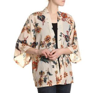 DO EVERYTHING IN LOVE Multicolor Open Front Floral Crepe Short Kimono One Size